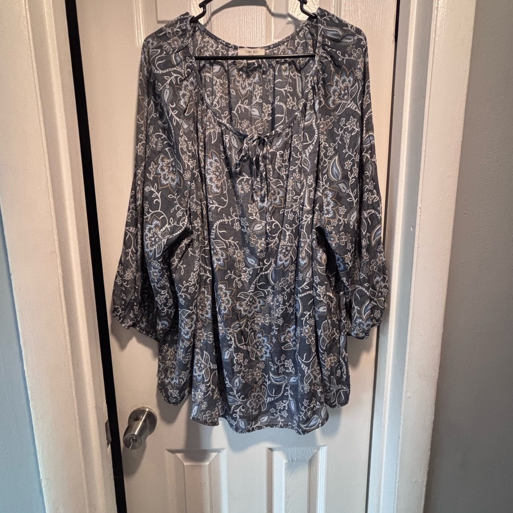 Gray and White Relaxed 3/4 Sleeve Tie Front Blouse
